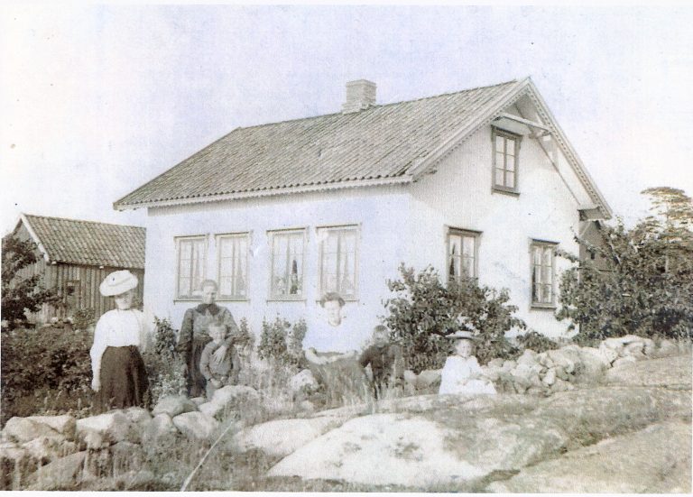 Bildet viser Alf Larsens barndomshjem på Hudø