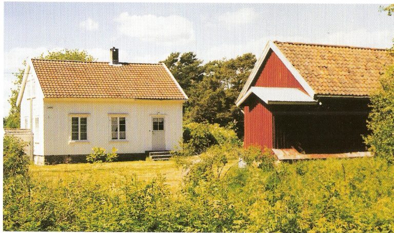 Bildet viser Alf Larsens barndomshjem på Hudø nyere dato